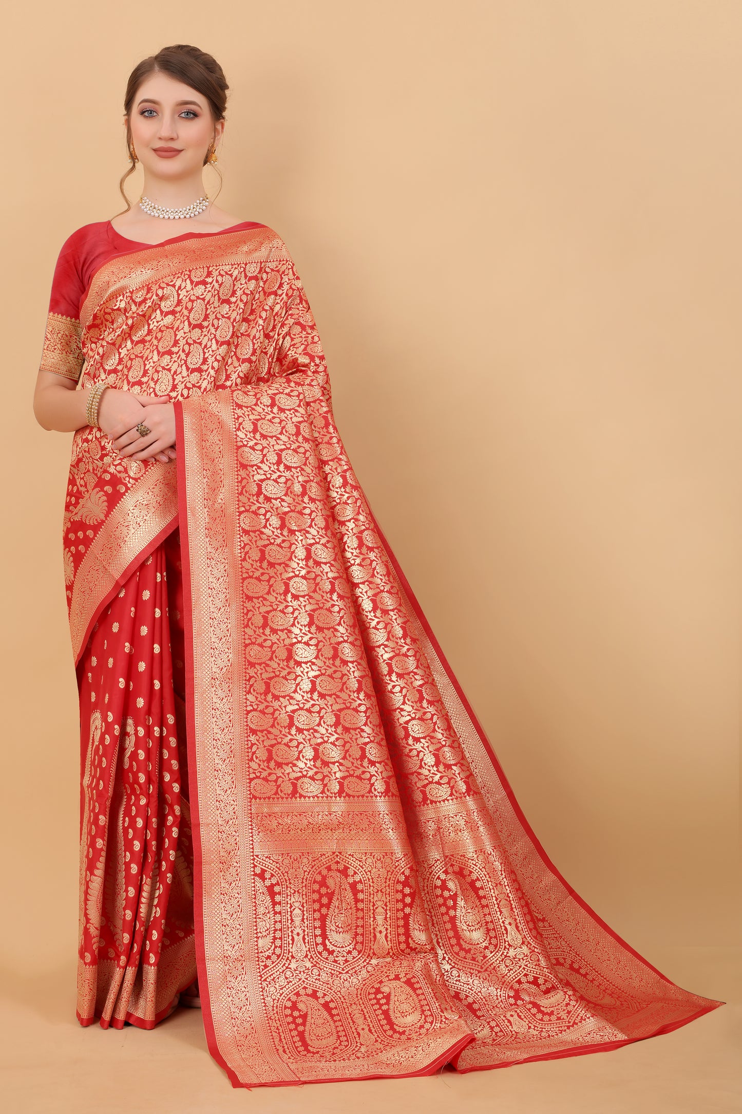 Kanjivaram Silk Saree With Rich golden Zari Wooven Pallu & Zari weawing Border With Beautiful Zari motifs weawing all over the Saree