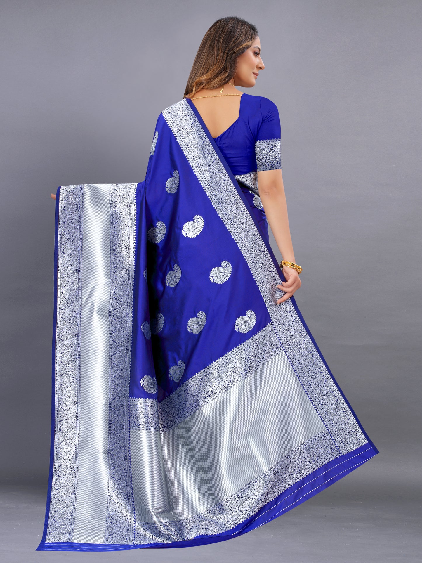 Royal Blue Color Women's Soft Kanjeevaram Silk Saree with Silver Zari Woven and Beautiful Rich Pallu Design & Jacquard Work Saree With Unstiched Blouse Piece.