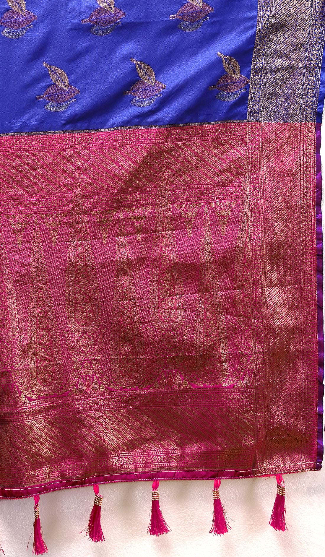Royal Blue Color Exclusive Soft Silk Zari Woven Work With Rich Pallu and Contrast Border With Tessels Women's Saree with Unstiched Blouse Pieces.