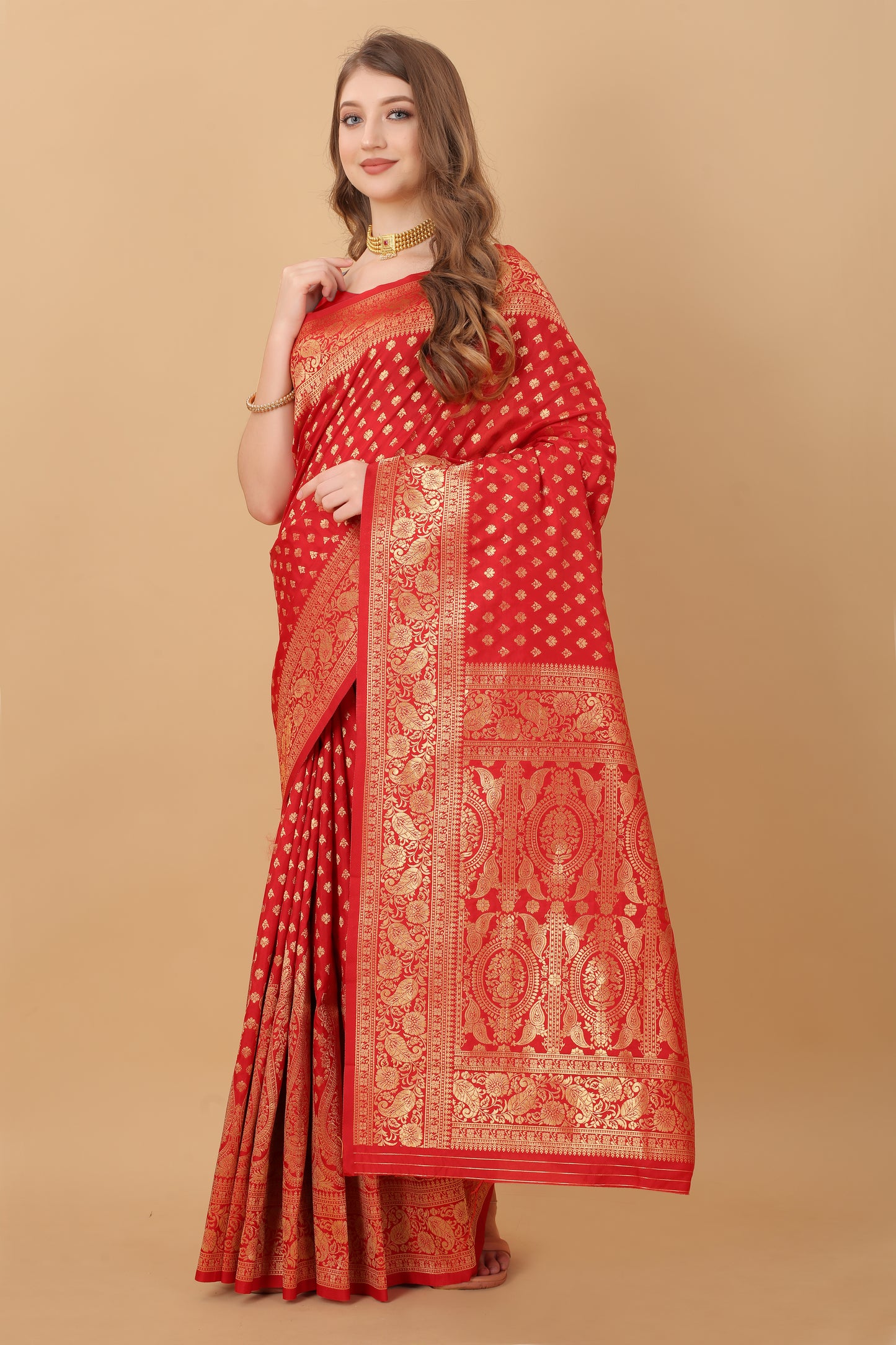 Kanjivaram Silk Saree With Rich golden Zari Wooven Pallu & Zari weawing Border With Beautiful Zari motifs weawing all over the Saree