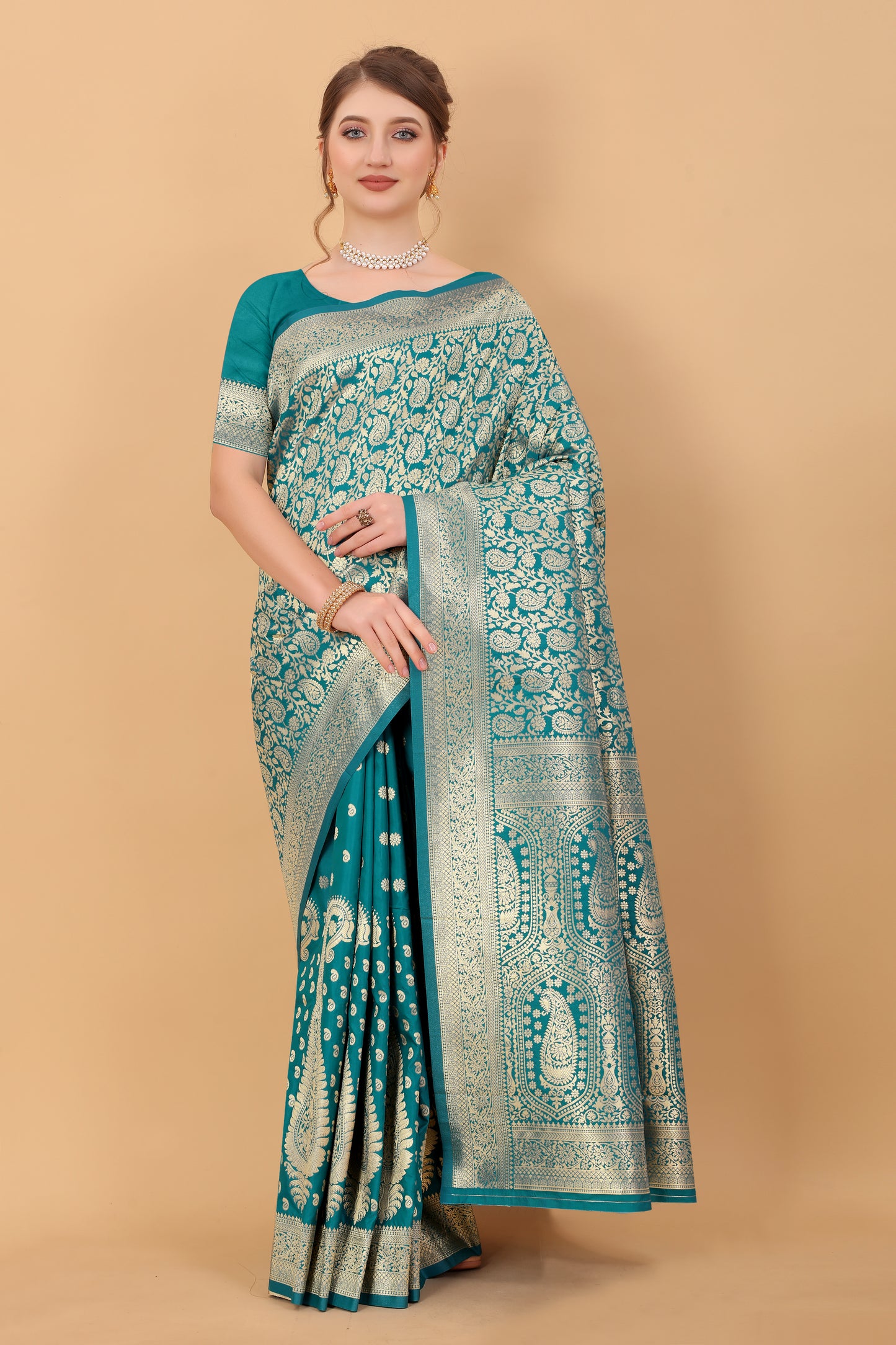 Kanjivaram Silk Saree With Rich golden Zari Wooven Pallu & Zari weawing Border With Beautiful Zari motifs weawing all over the Saree