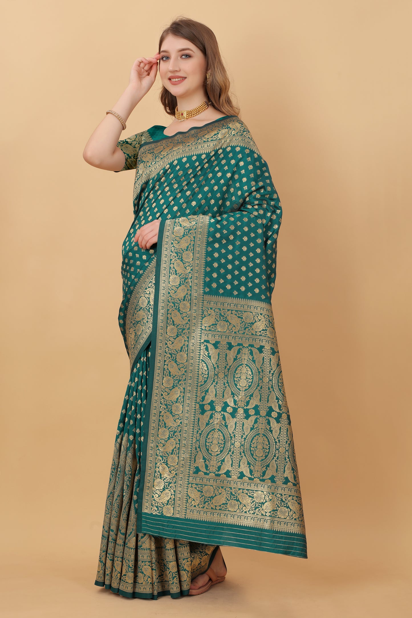 Kanjivaram Silk Saree With Rich golden Zari Wooven Pallu & Zari weawing Border With Beautiful Zari motifs weawing all over the Saree