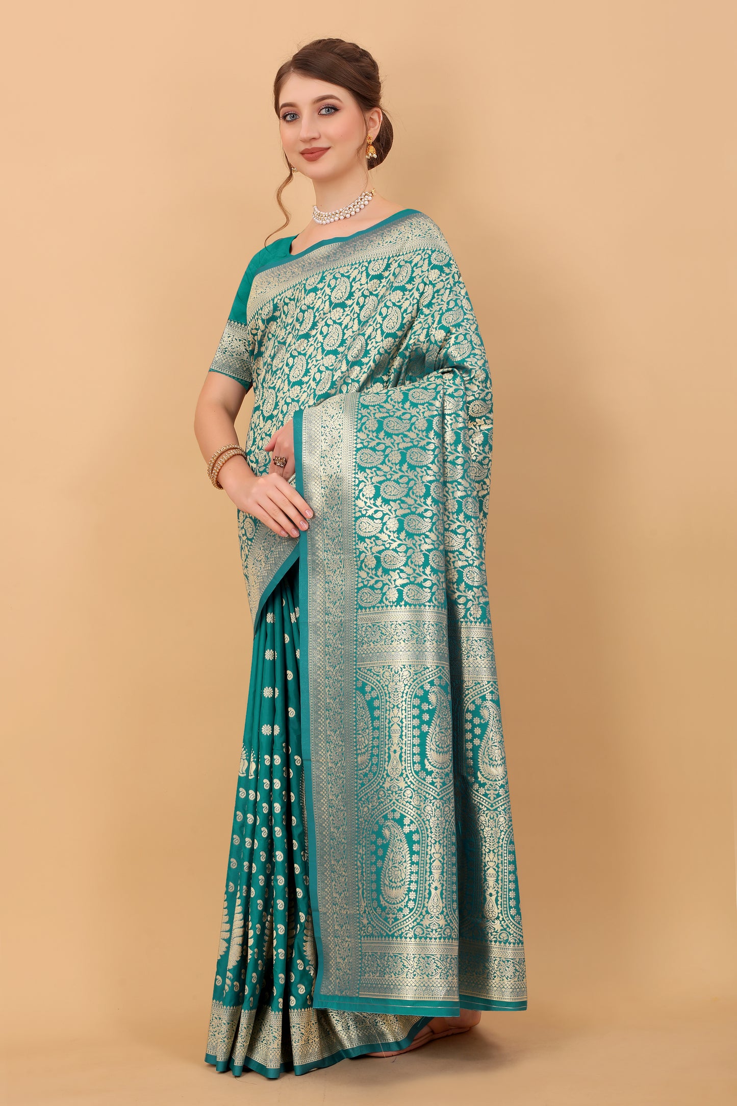 Kanjivaram Silk Saree With Rich golden Zari Wooven Pallu & Zari weawing Border With Beautiful Zari motifs weawing all over the Saree