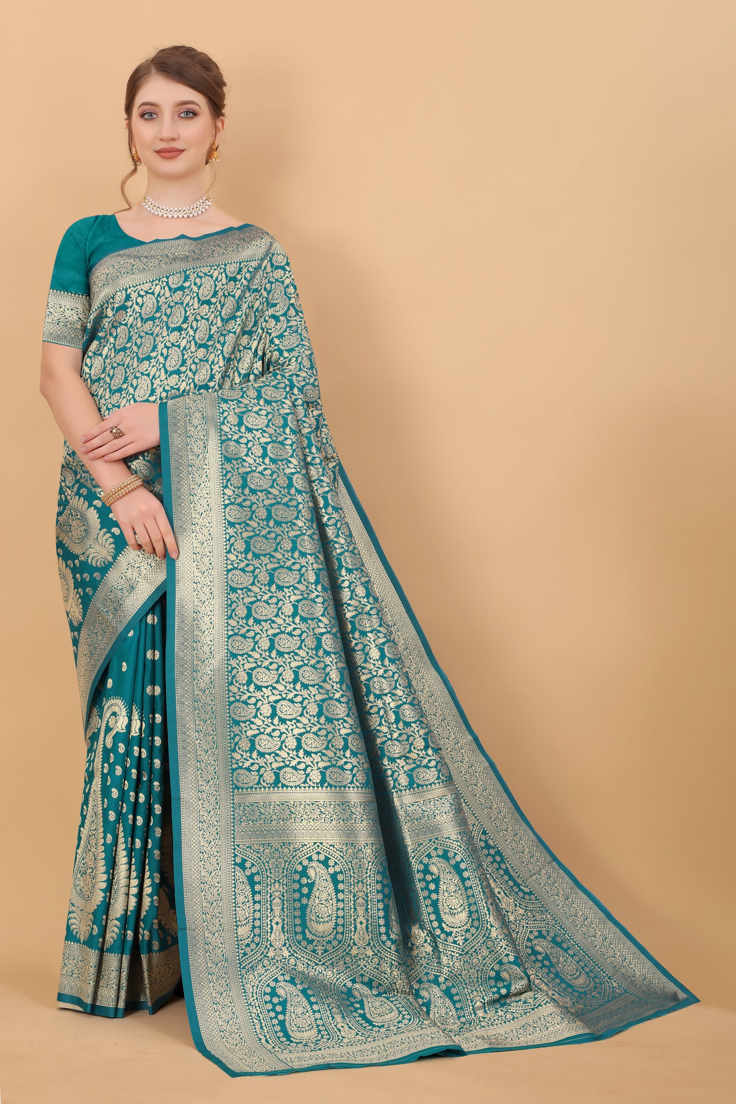 Kanjivaram Silk Saree With Rich golden Zari Wooven Pallu & Zari weawing Border With Beautiful Zari motifs weawing all over the Saree