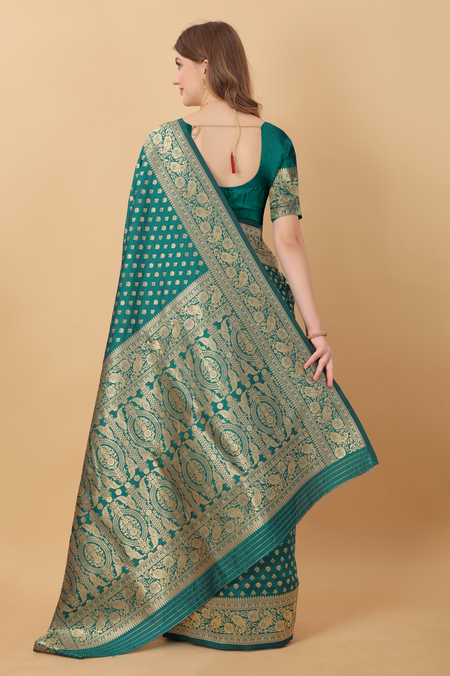 Kanjivaram Silk Saree With Rich golden Zari Wooven Pallu & Zari weawing Border With Beautiful Zari motifs weawing all over the Saree