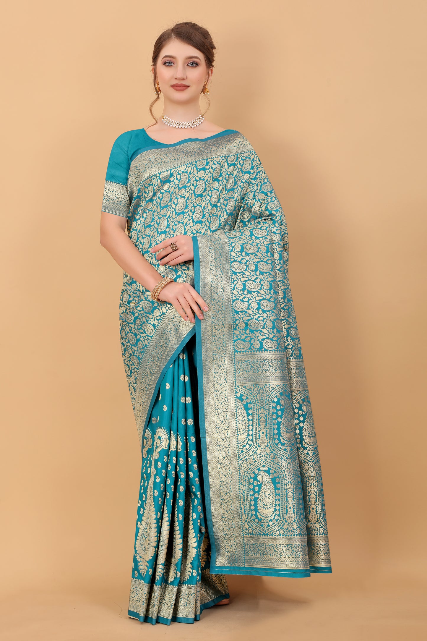 Kanjivaram Silk Saree With Rich golden Zari Wooven Pallu & Zari weawing Border With Beautiful Zari motifs weawing all over the Saree