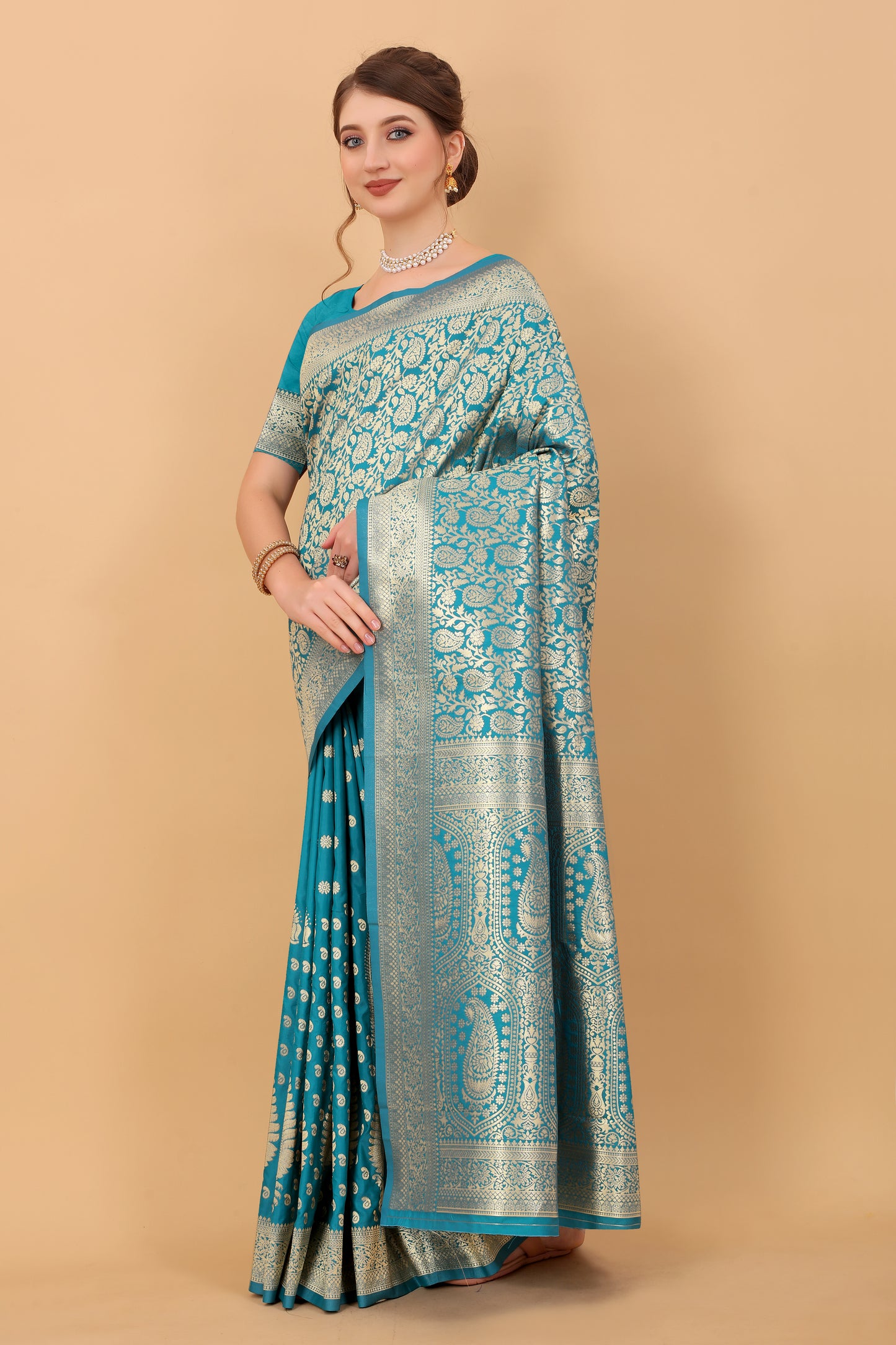 Kanjivaram Silk Saree With Rich golden Zari Wooven Pallu & Zari weawing Border With Beautiful Zari motifs weawing all over the Saree