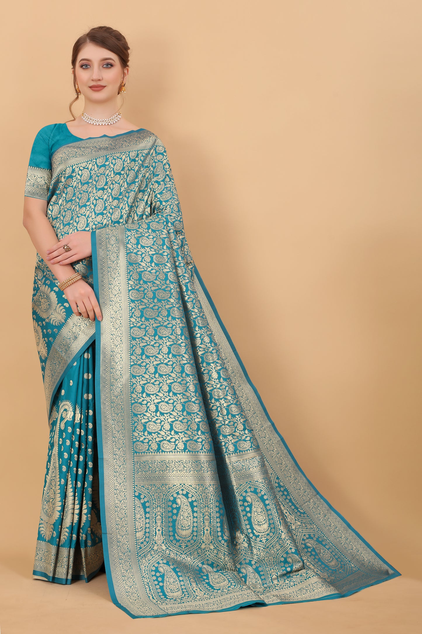Kanjivaram Silk Saree With Rich golden Zari Wooven Pallu & Zari weawing Border With Beautiful Zari motifs weawing all over the Saree