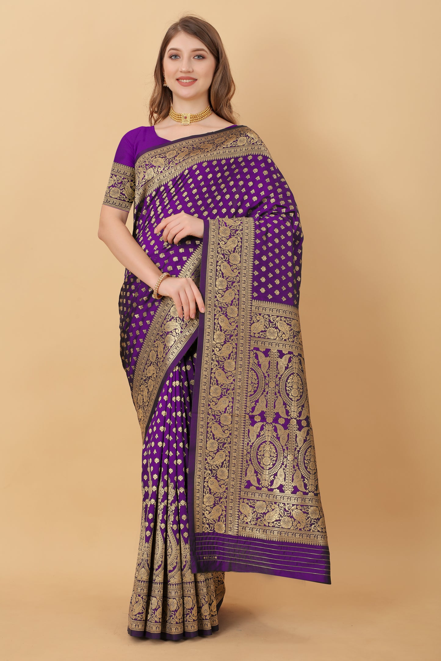 Kanjivaram Silk Saree With Rich golden Zari Wooven Pallu & Zari weawing Border With Beautiful Zari motifs weawing all over the Saree