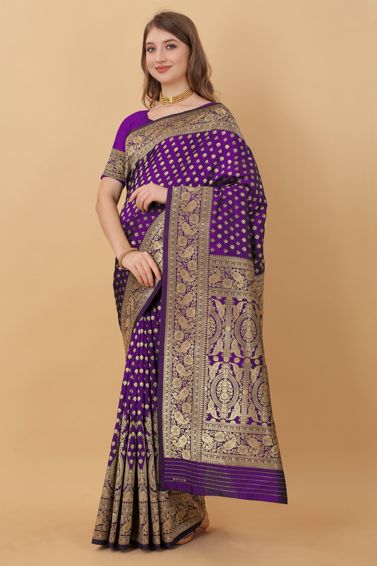 Kanjivaram Silk Saree With Rich golden Zari Wooven Pallu & Zari weawing Border With Beautiful Zari motifs weawing all over the Saree
