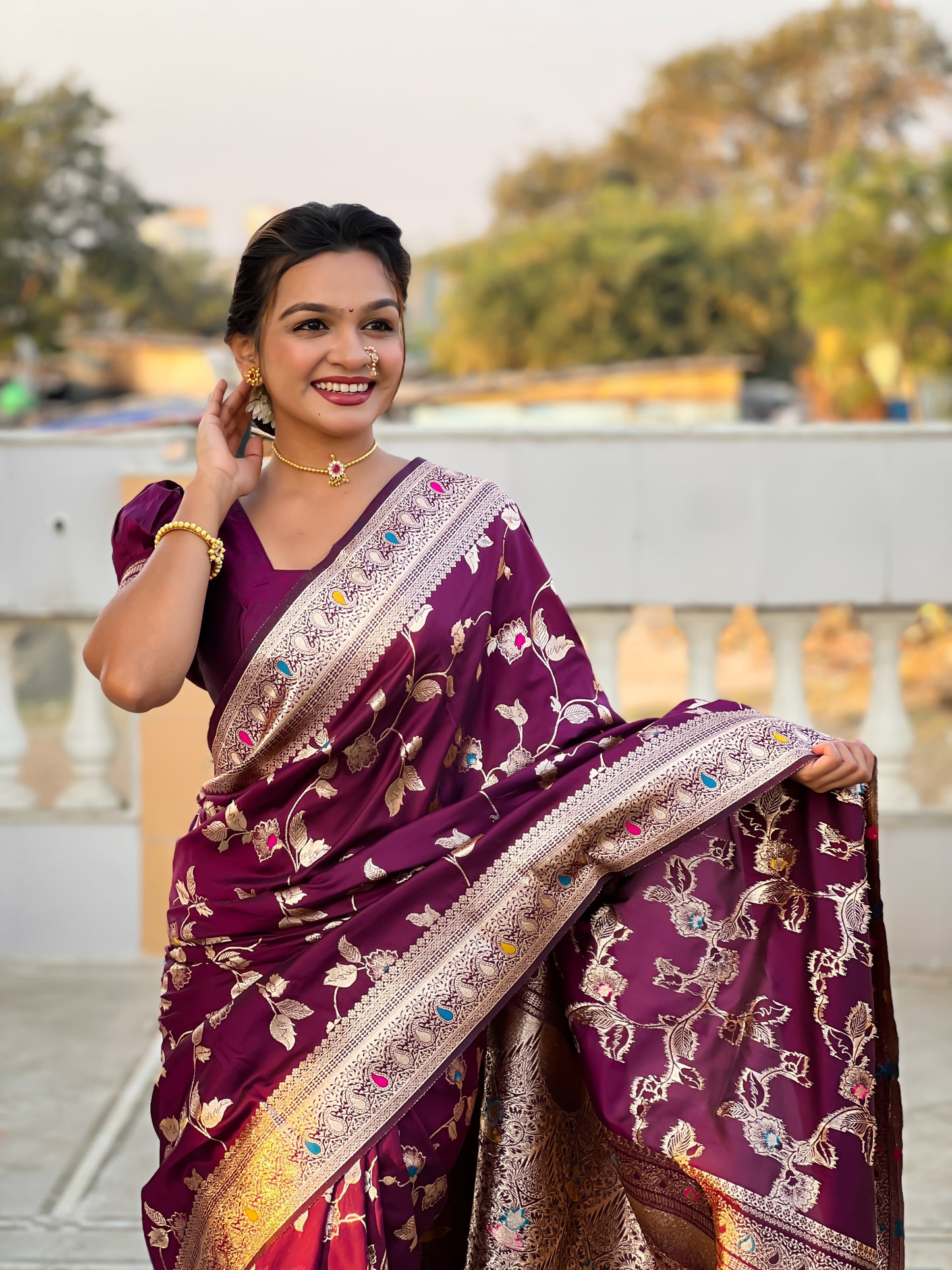 Women Floral Woven Saree with Blouse Piece