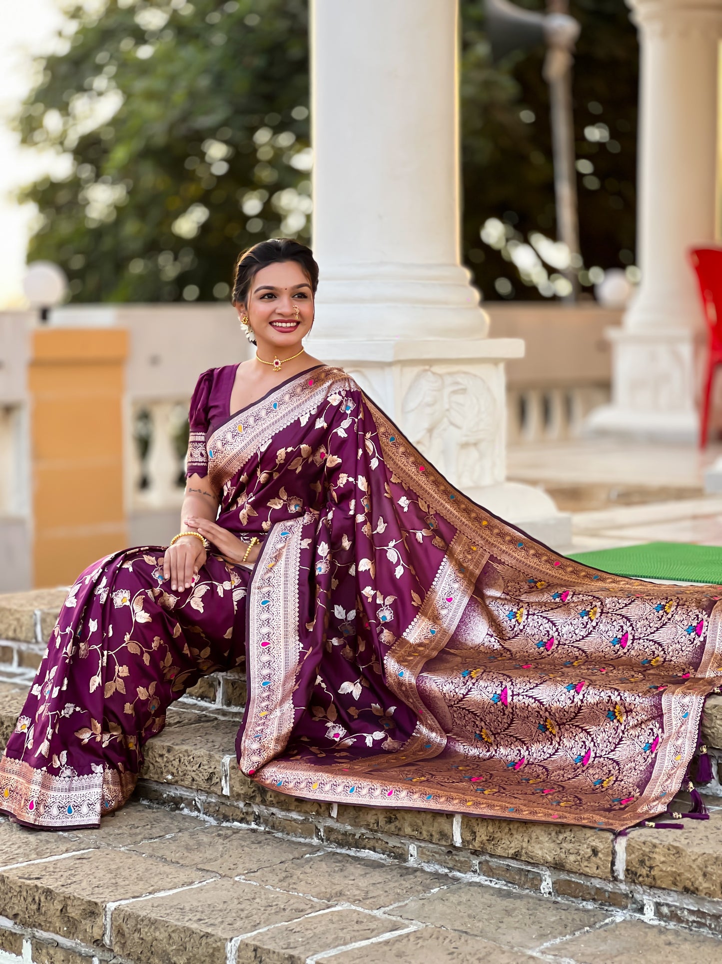 Women Floral Woven Saree with Blouse Piece