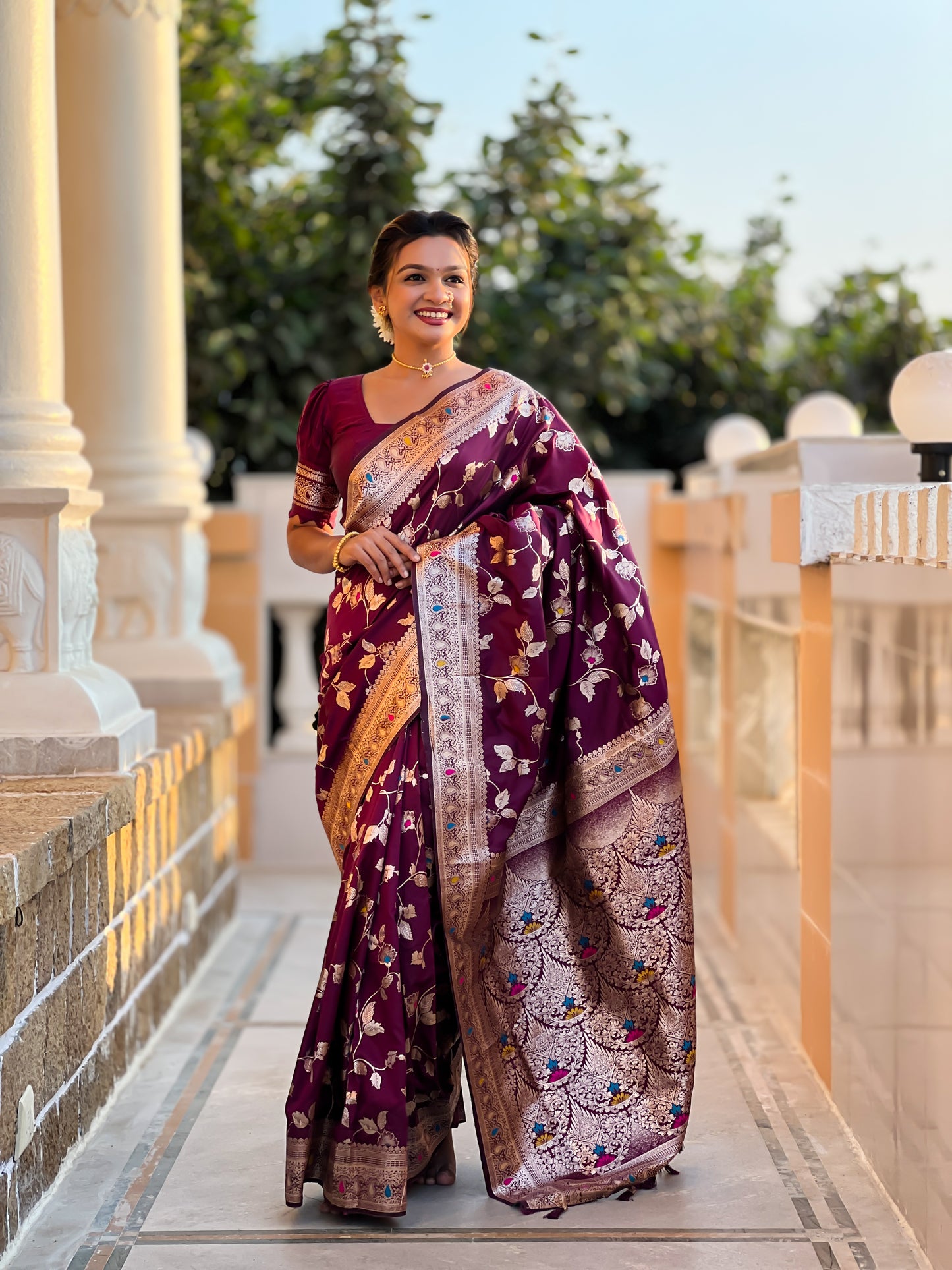 Women Floral Woven Saree with Blouse Piece