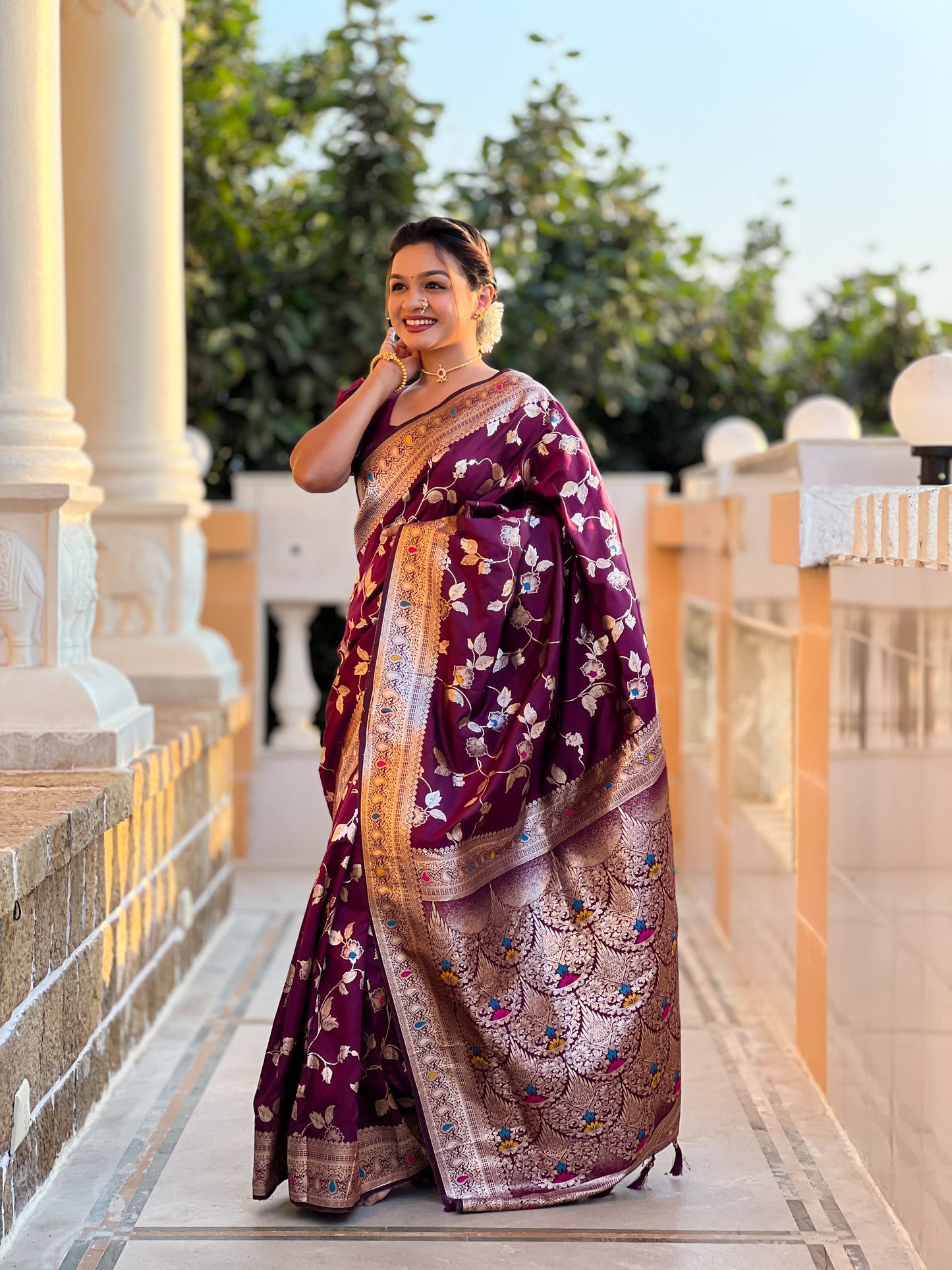 Women Floral Woven Saree with Blouse Piece