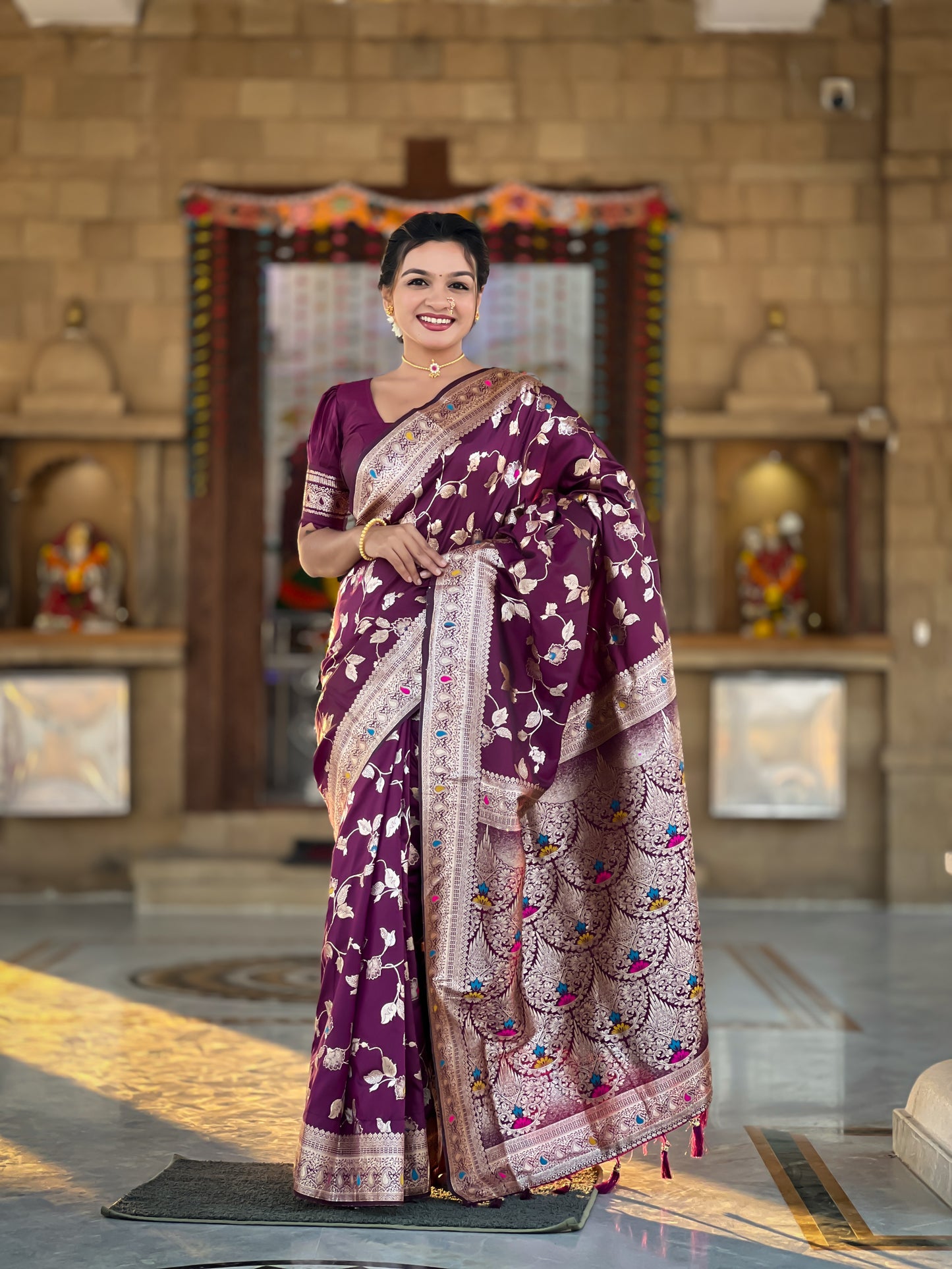 Women Floral Woven Saree with Blouse Piece