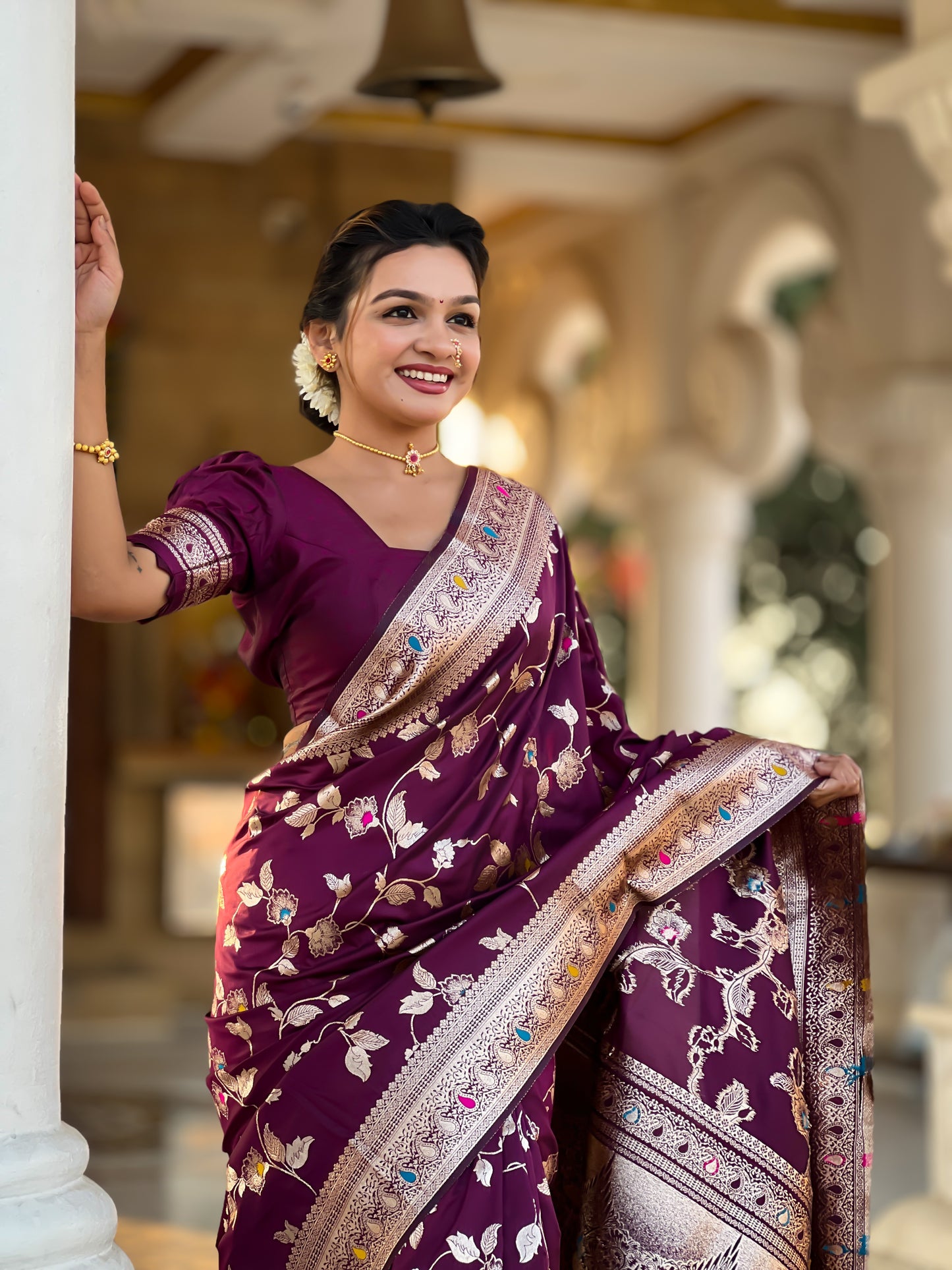 Women Floral Woven Saree with Blouse Piece