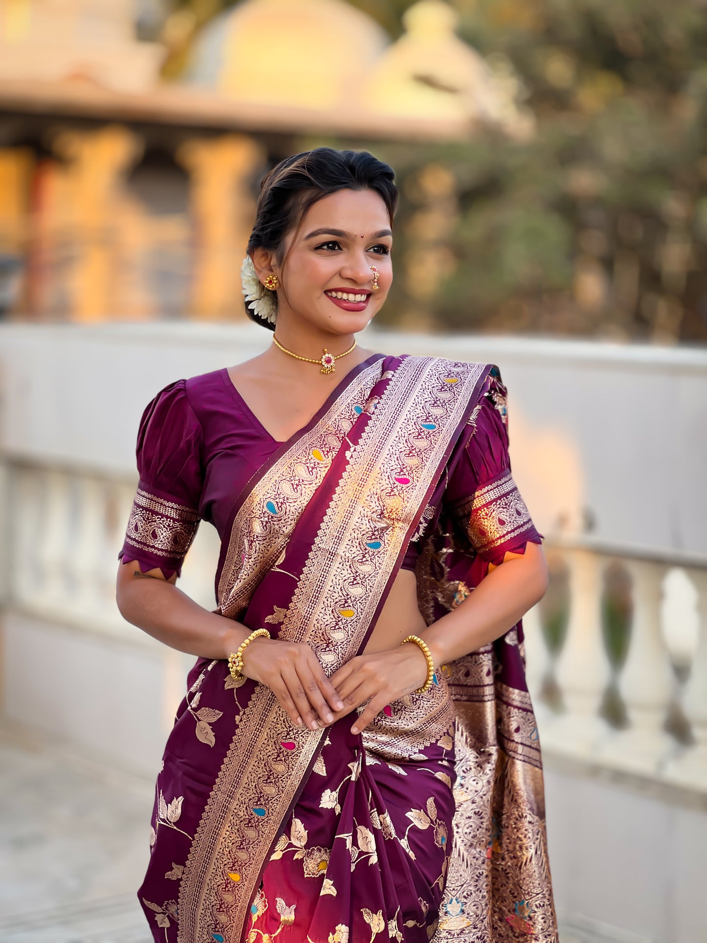Women Floral Woven Saree with Blouse Piece