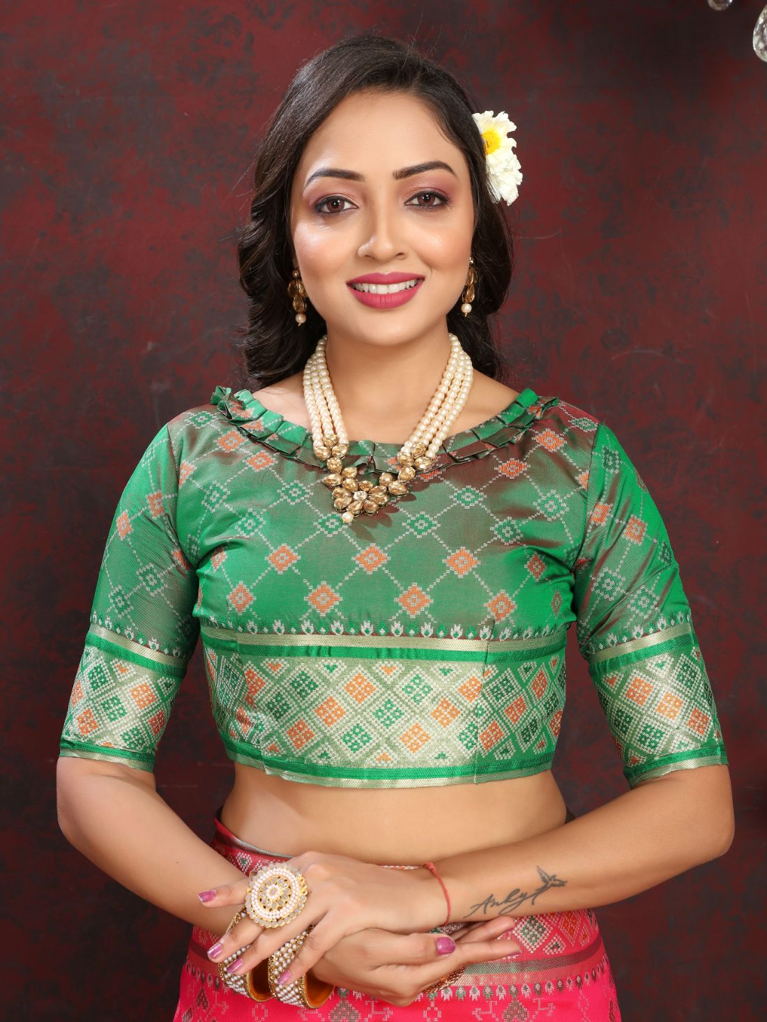 Pink & Green Color Women's Soft Patola Silk meenakari weawing motifs with Rich Zari Pallu and contrast border with Tessels.