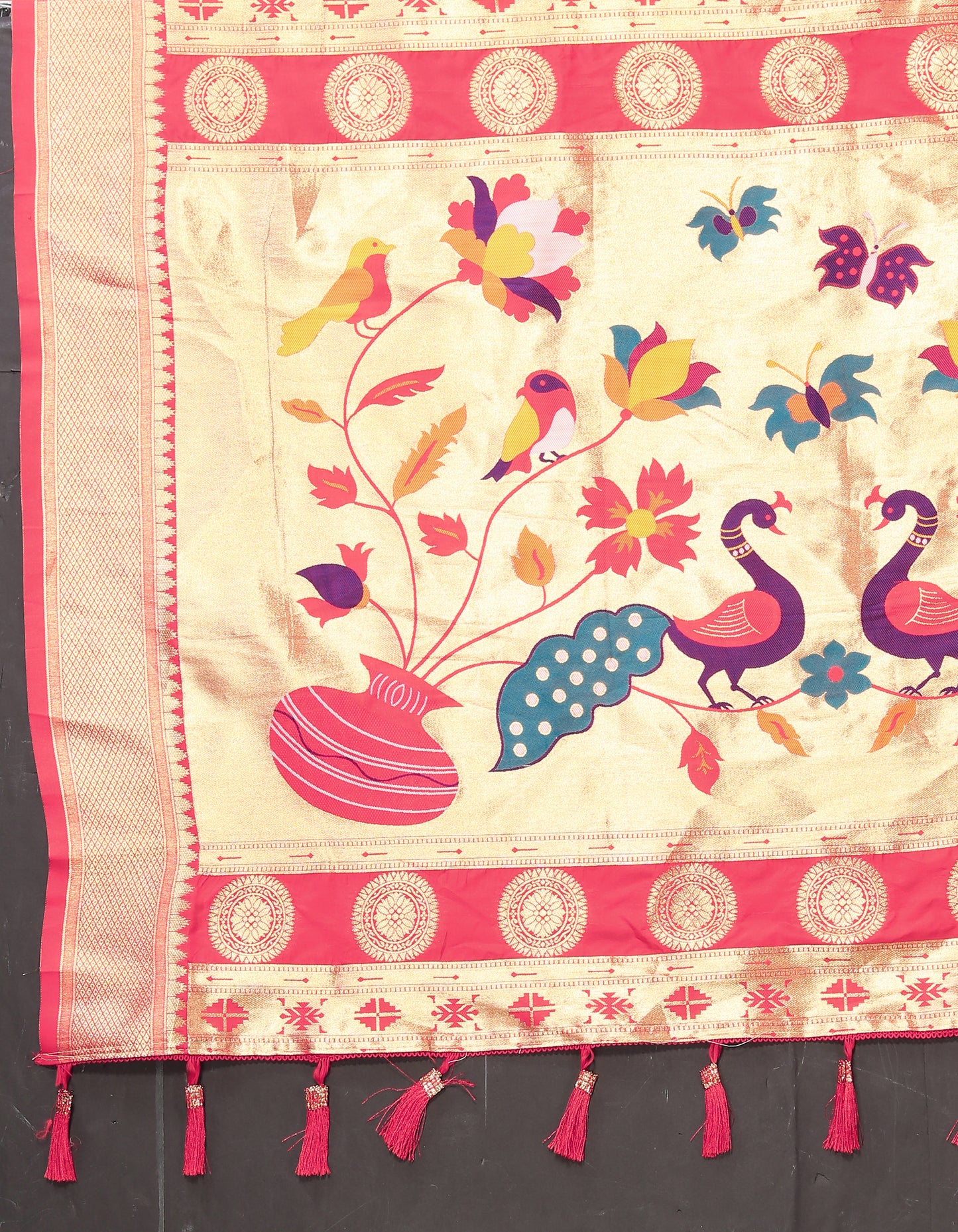 Soft Paithani Silk Saree with Zari Weaving Design.