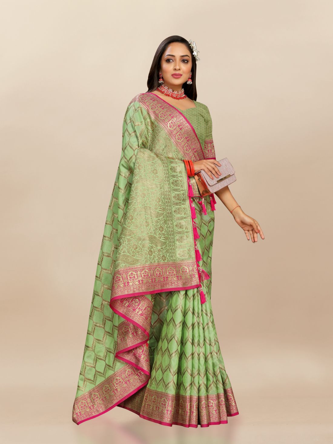 Green Color Soft  katan silk saree with copper zari weawing design and Rich Zari weawing Pallu with Unstiched Blouse piece.