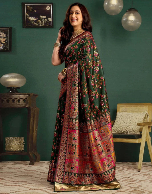 Women's Dark Green Patola Silk Saree with Traditional Floral Weaving & Rich Heritage Pallu