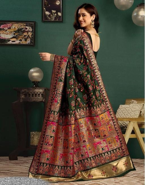 Women's Dark Green Patola Silk Saree with Traditional Floral Weaving & Rich Heritage Pallu