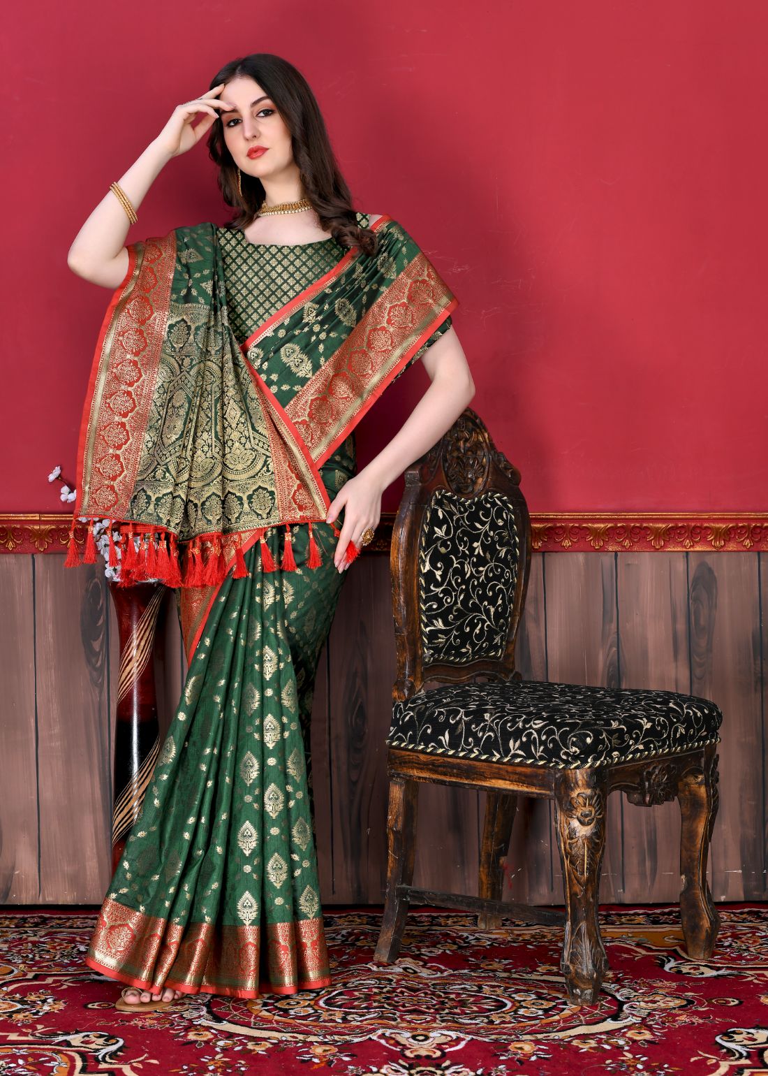 Dark Green Color Exclusive Soft Silk Zari Woven Work With Rich Pallu and Contrast Border With Tessels Women's Saree with Unstiched Blouse Pieces.