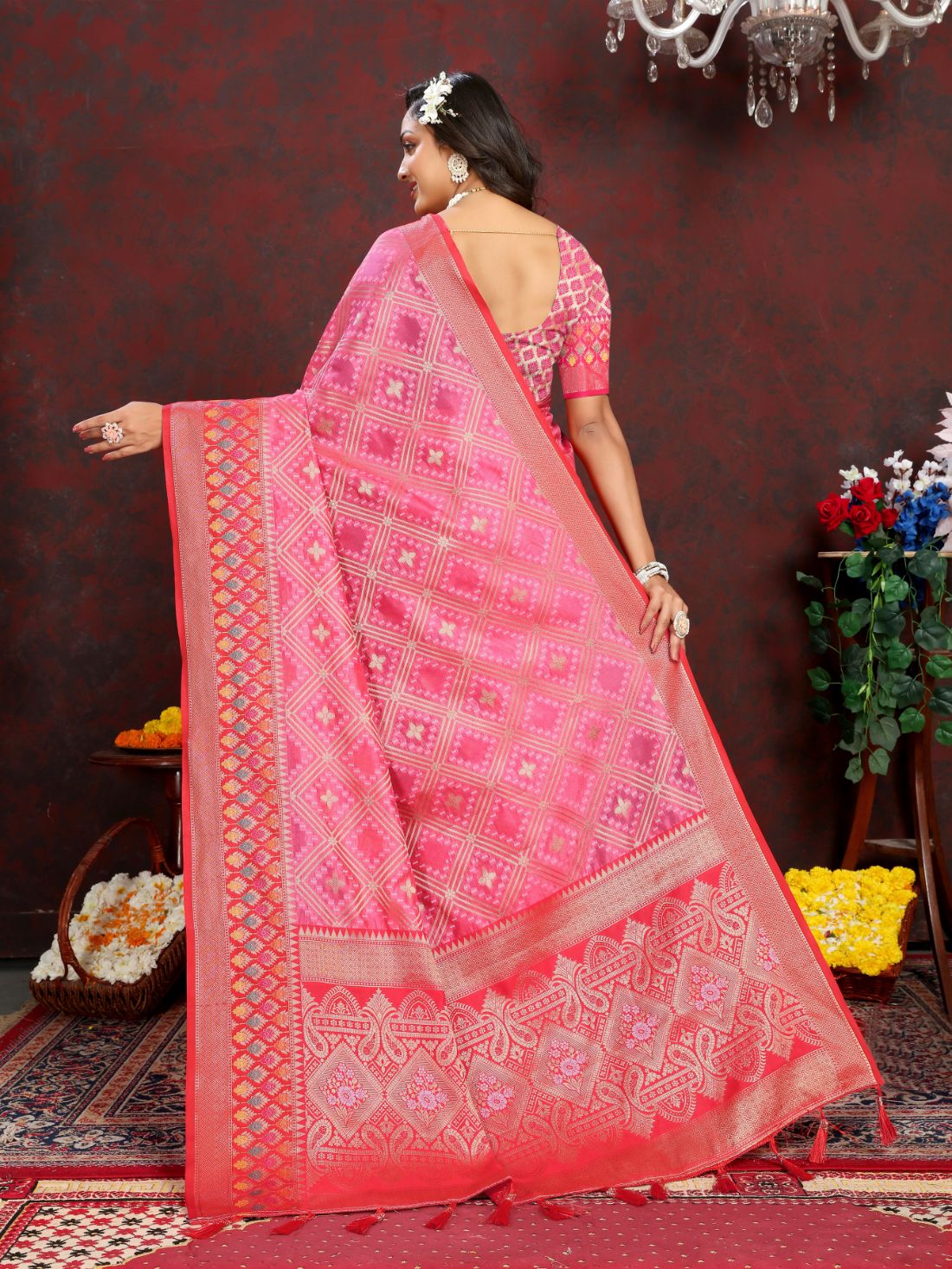 Light Pink & Red Color Women’s Zari Woven Designer Soft Organza Silk Saree and Rich Pallu Weawing Unstitched Blouse With Blouse Piece.