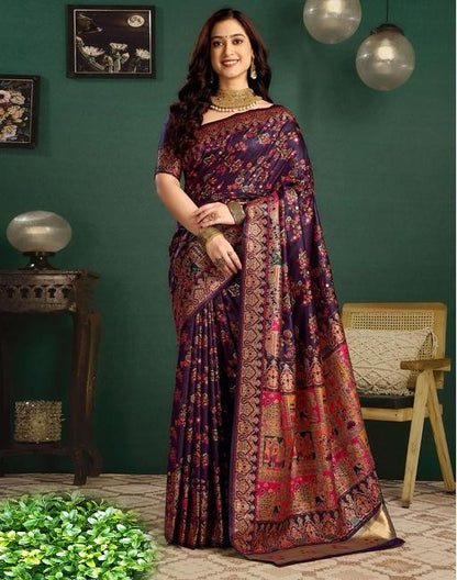 Women's Dark Green Patola Silk Saree with Traditional Floral Weaving & Rich Heritage Pallu