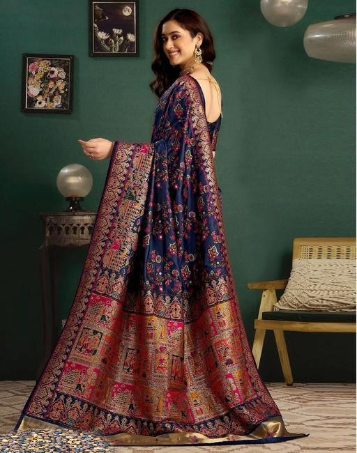 Women's Dark Green Patola Silk Saree with Traditional Floral Weaving & Rich Heritage Pallu