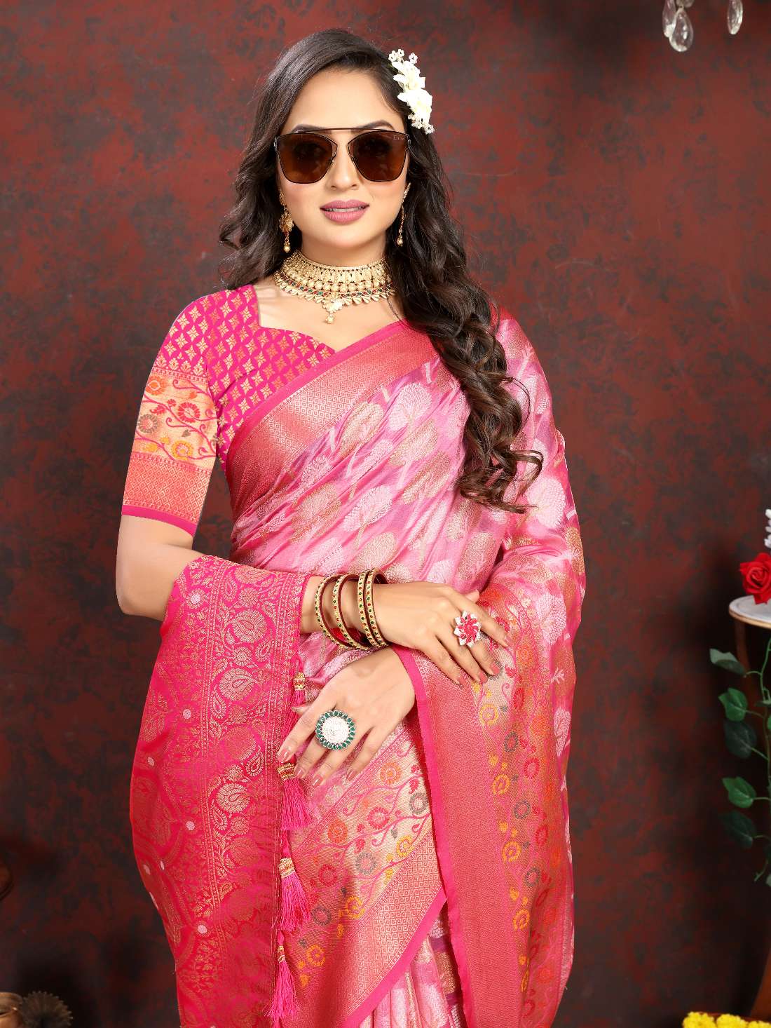 Light Pink & Red Color Women’s Zari Woven Designer Soft Organza Silk Saree and Rich Pallu Weawing Unstitched Blouse With Blouse Piece.