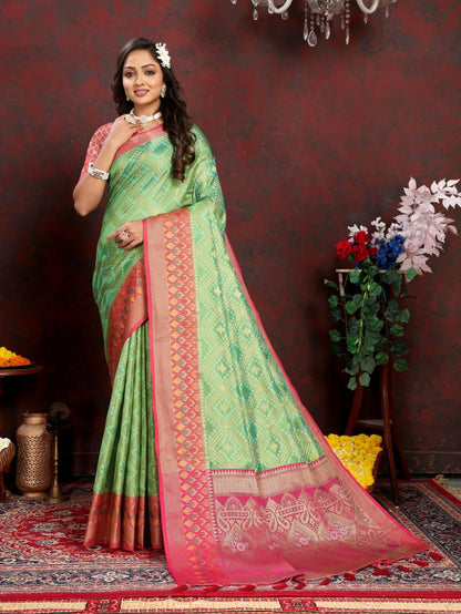 Light Green & Pink Color Women’s Zari Woven Designer Soft Organza Silk Saree and Rich Pallu Weawing Unstitched Blouse With Blouse Piece.