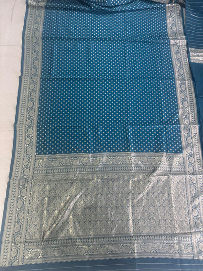 KeKoVi Purple Woven Jacquard Silk Blend Saree with Elegant Silver Zari Border & Unstitched Blouse Piece