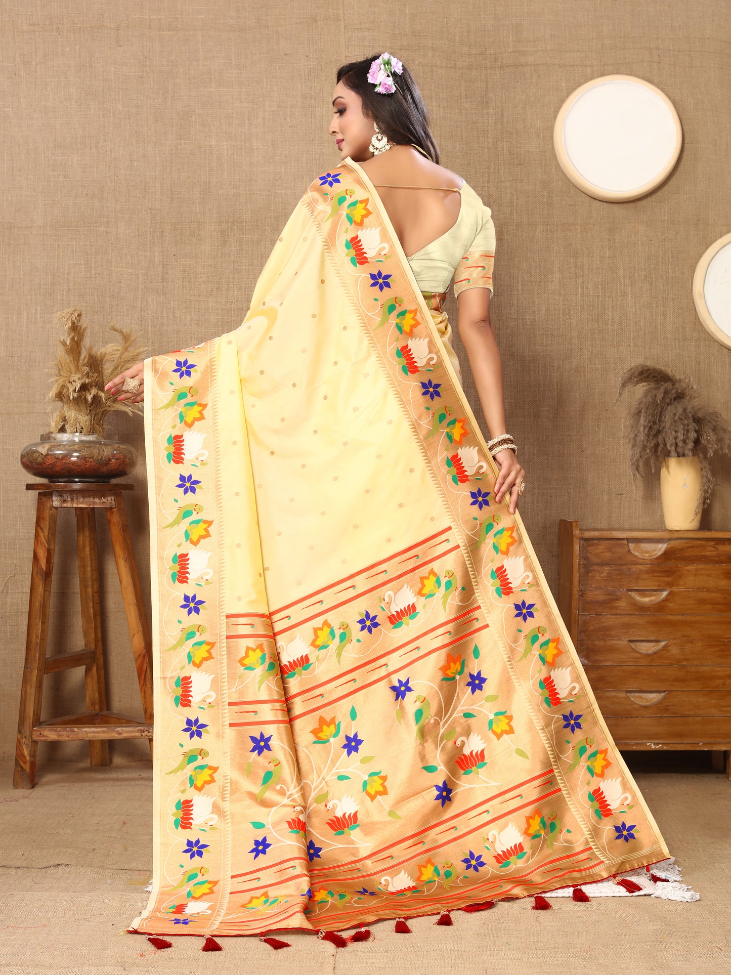 Soft Paithani Silk Saree with Meenakari Weaving Design.